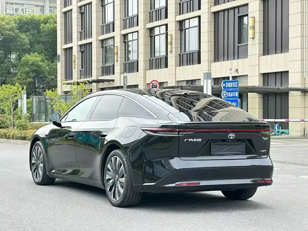 Toyota Platinum 7 — фото 9