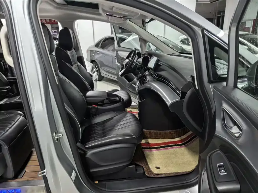 Roewe iMAX8 — фото 4