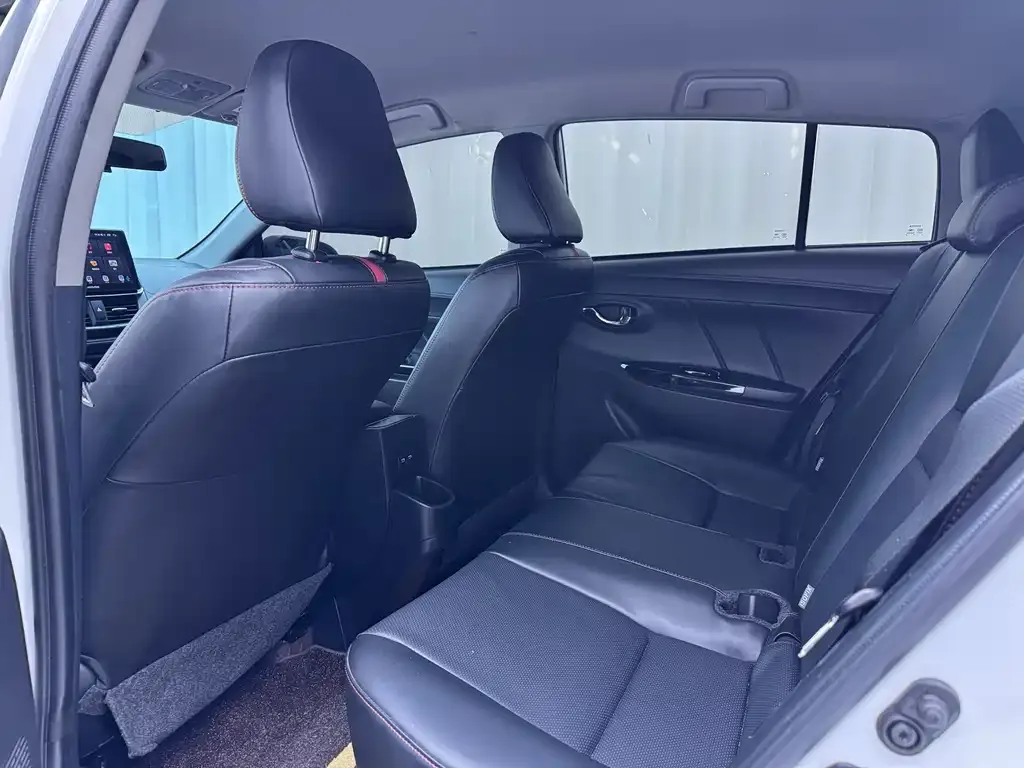 Toyota Yaris L — фото 7