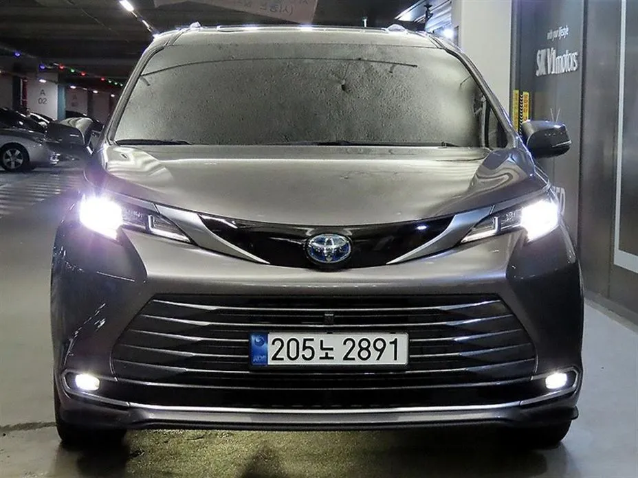 Toyota Sienna — фото 2