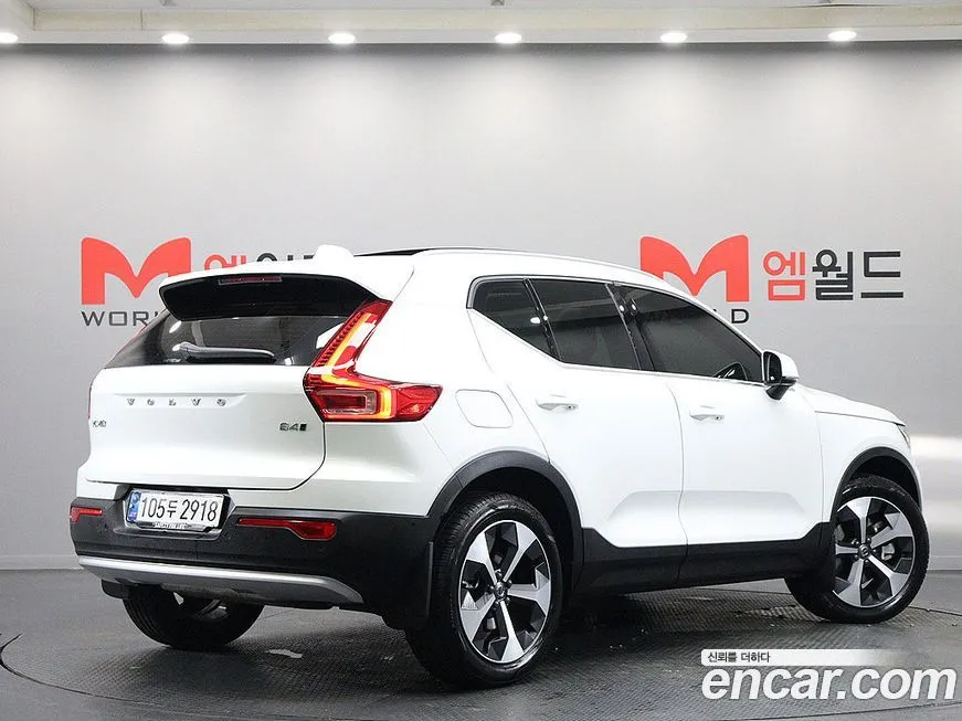 Volvo XC40 — фото 6