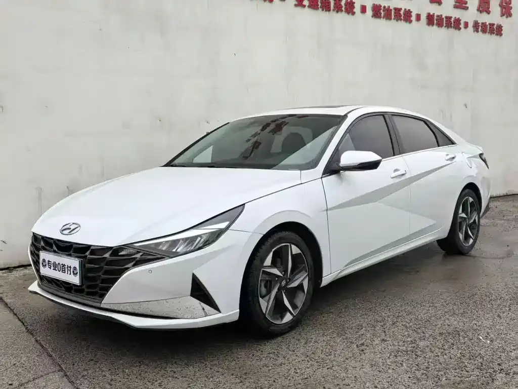 Hyundai Elantra — фото 1