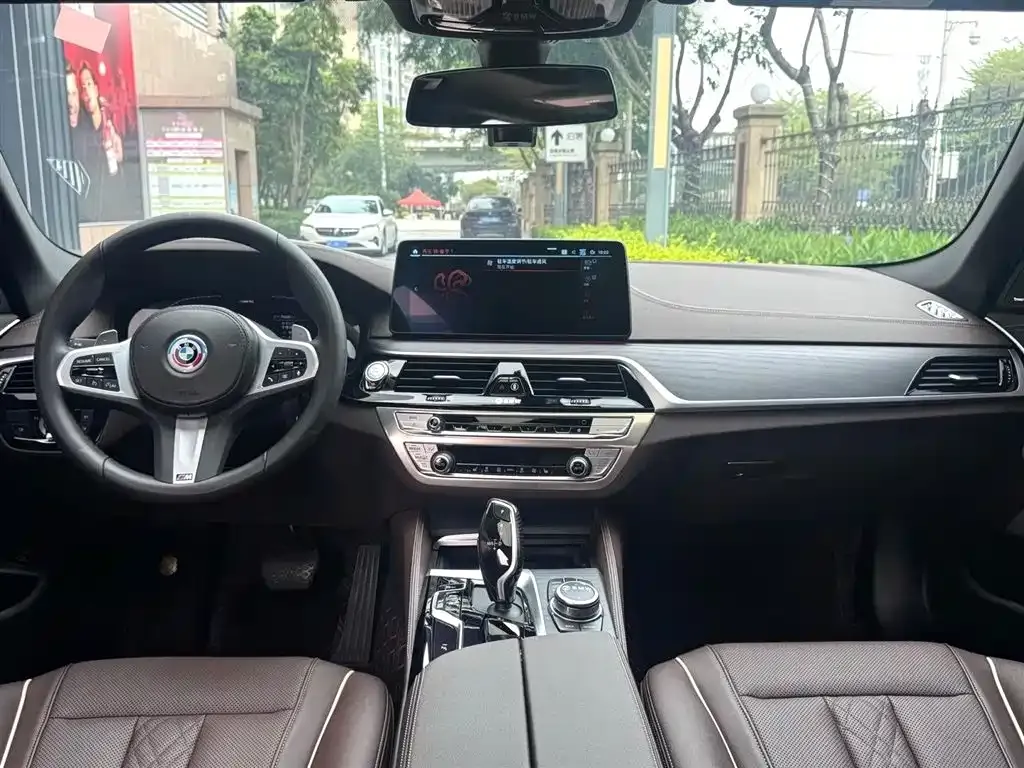 BMW 5 Series — фото 10