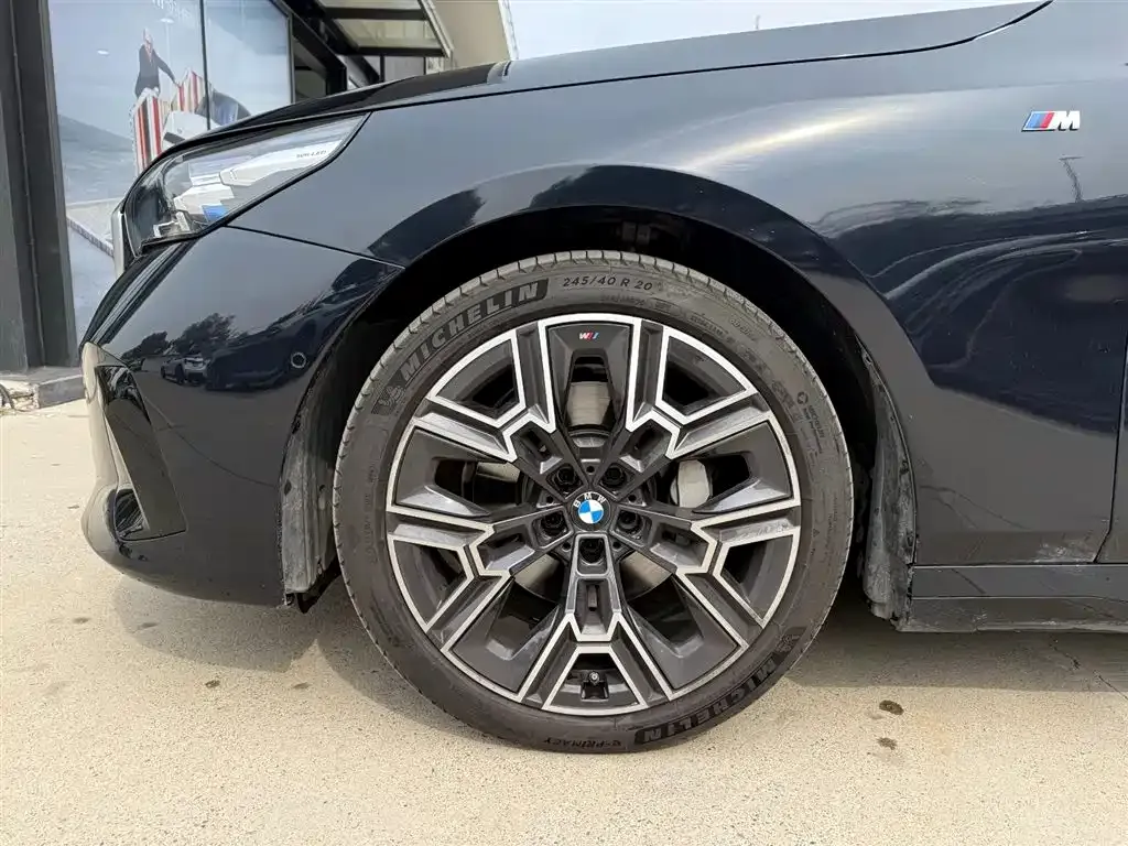 BMW 5 Series — фото 2