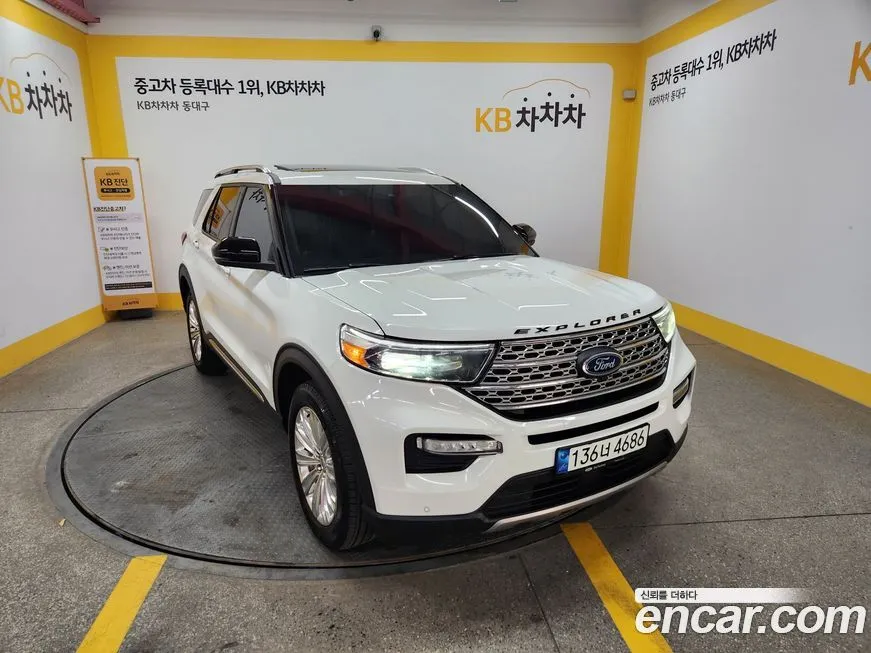 Ford Explorer — фото 1