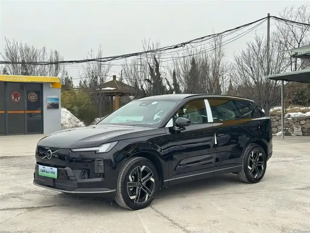 Volvo XC70 Plug-in Hybrid — фото 1