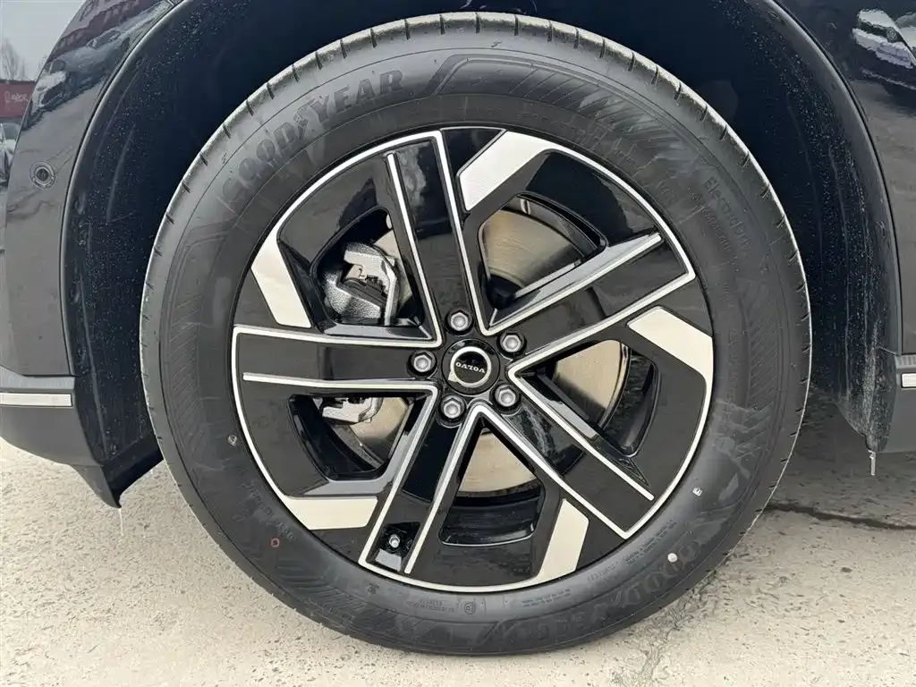 Volvo XC70 Plug-in Hybrid — фото 9