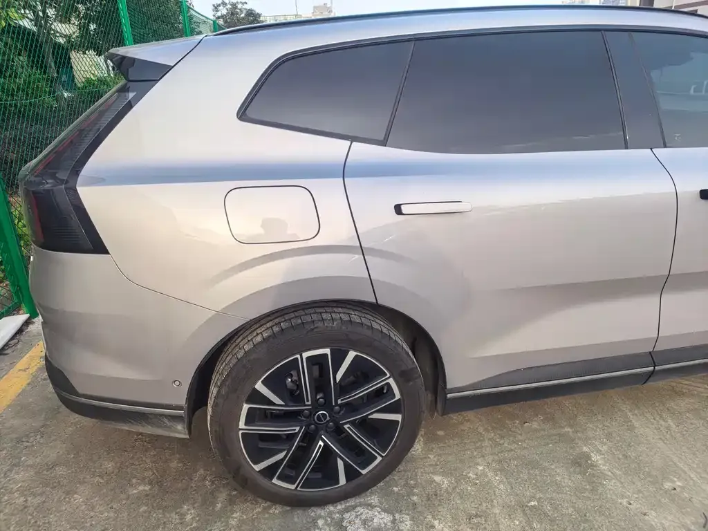 Volvo XC70 Plug-in Hybrid — фото 8