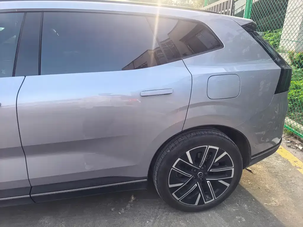 Volvo XC70 Plug-in Hybrid — фото 6