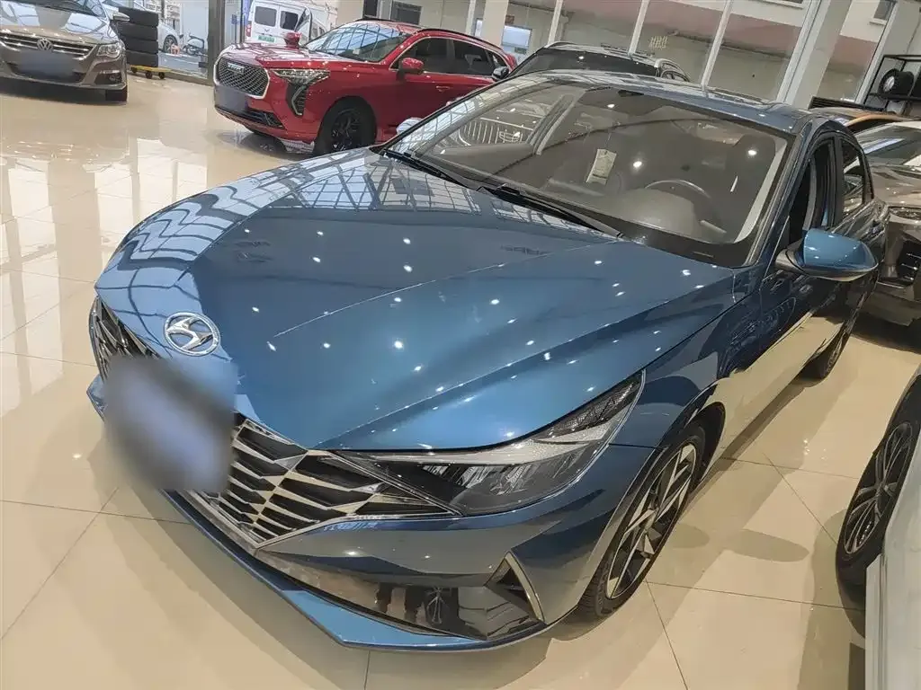 Hyundai Elantra — фото 1