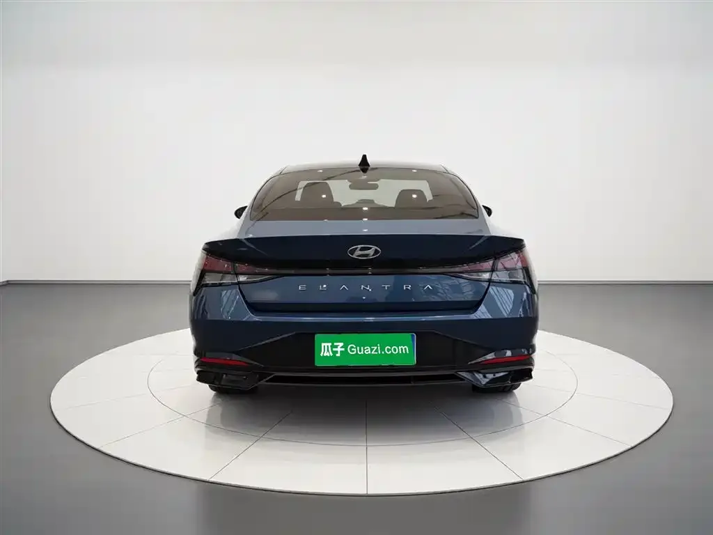 Hyundai Elantra — фото 2