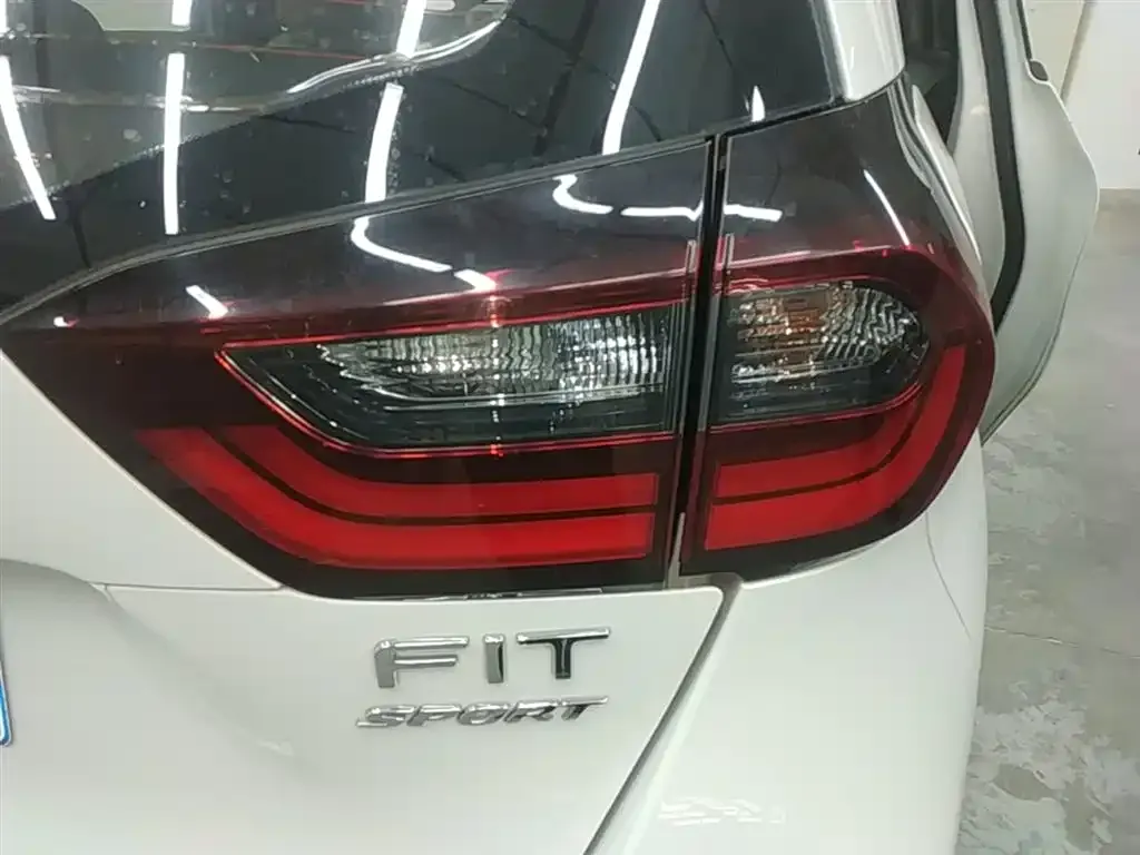 Honda Fit — фото 5