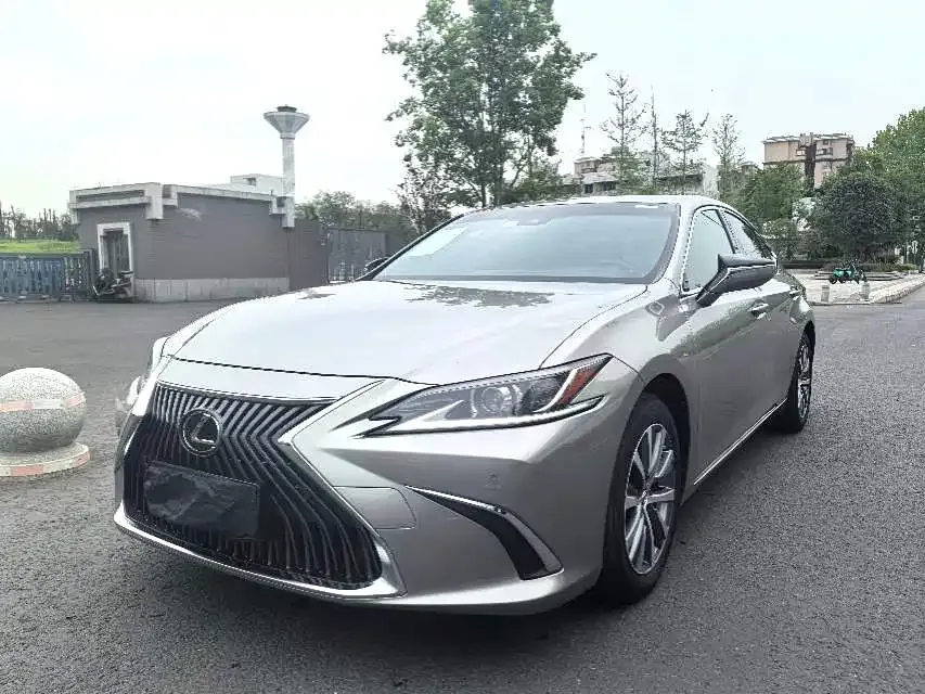 Lexus ES — фото 1