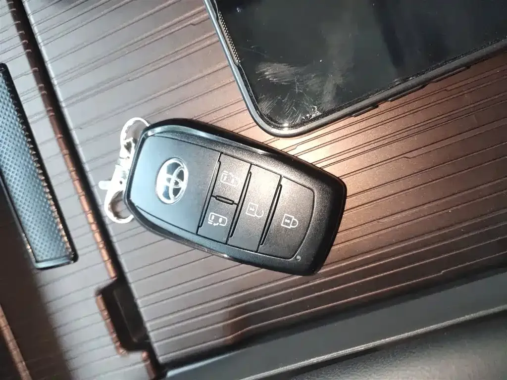 Toyota Granvia — фото 10