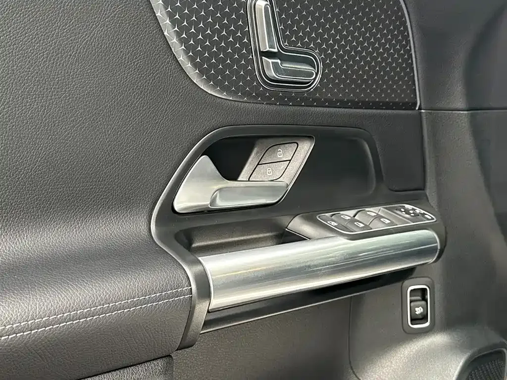 Mercedes-Benz GLA — фото 8