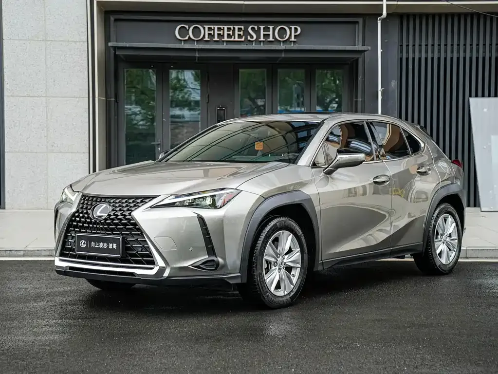 Lexus UX — фото 1