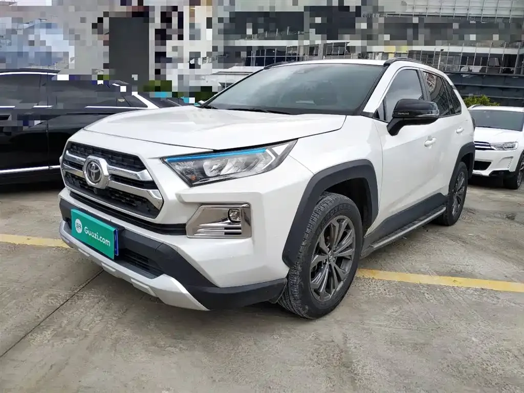 Toyota RAV4 — фото 1