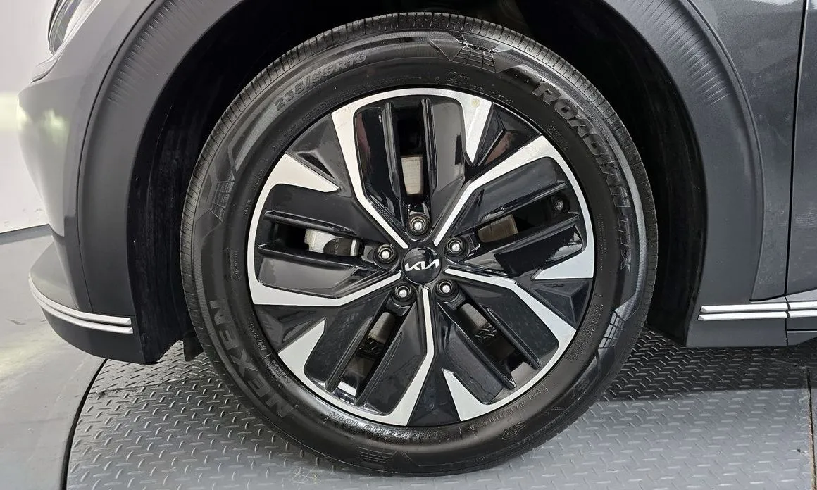 Kia EV6 — фото 9