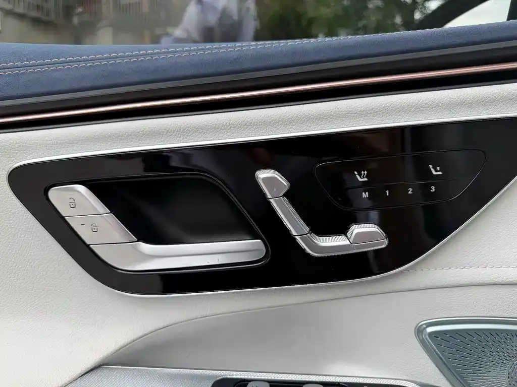 Mercedes-Benz EQE SUV — фото 5