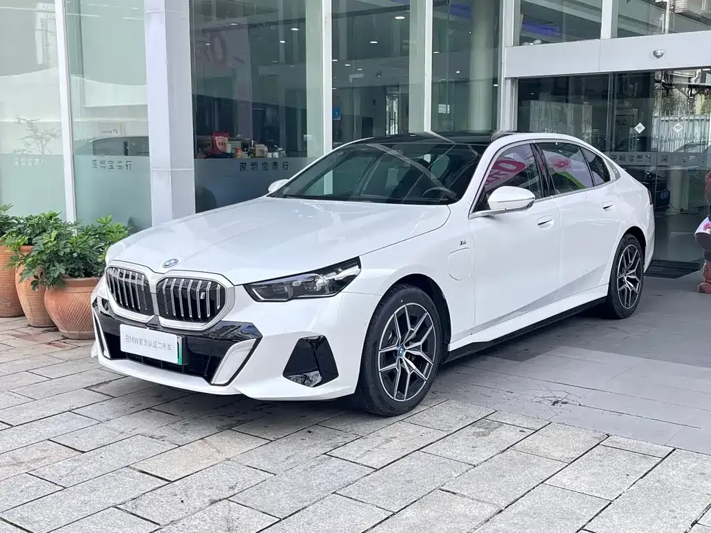 BMW i5 — фото 1