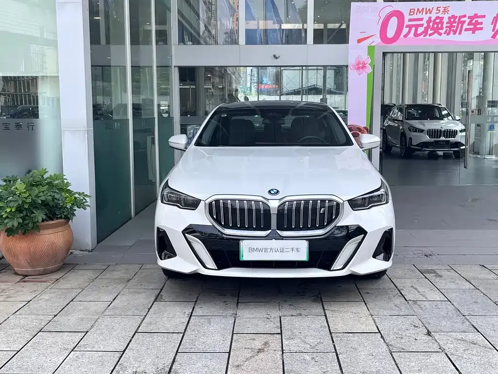 BMW i5 — фото 5