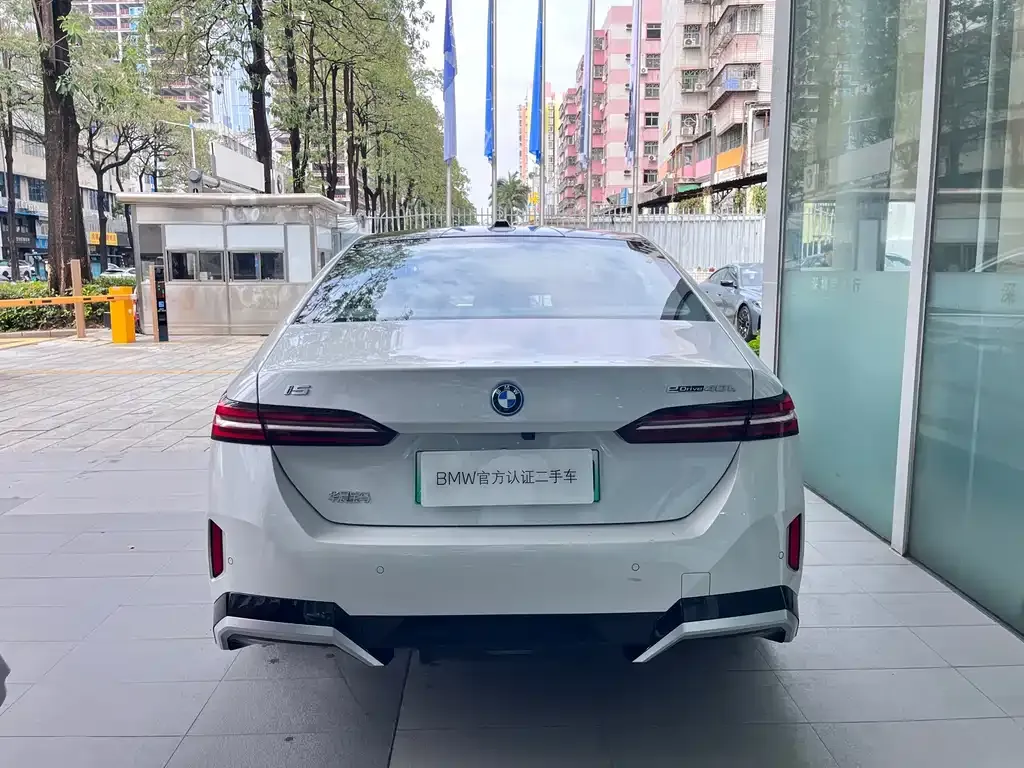 BMW i5 — фото 6