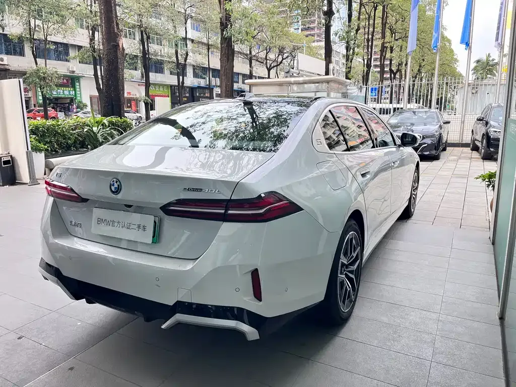 BMW i5 — фото 9