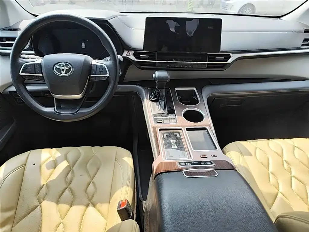 Toyota Granvia — фото 3