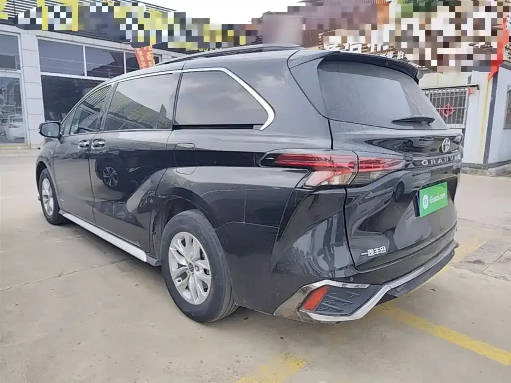 Toyota Granvia — фото 2