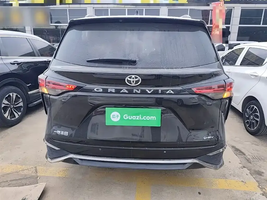 Toyota Granvia — фото 8
