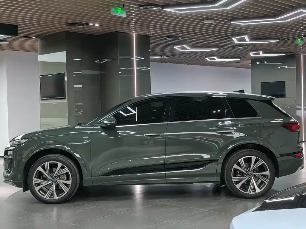 Audi Q6L e-tron — фото 3