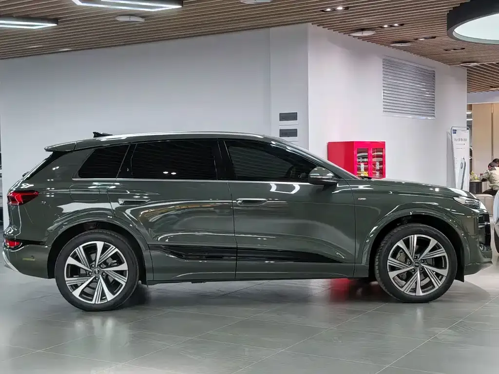 Audi Q6L e-tron — фото 4