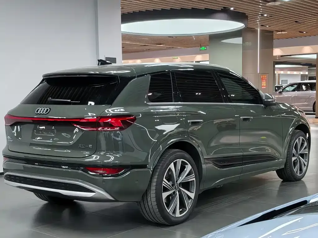 Audi Q6L e-tron — фото 2