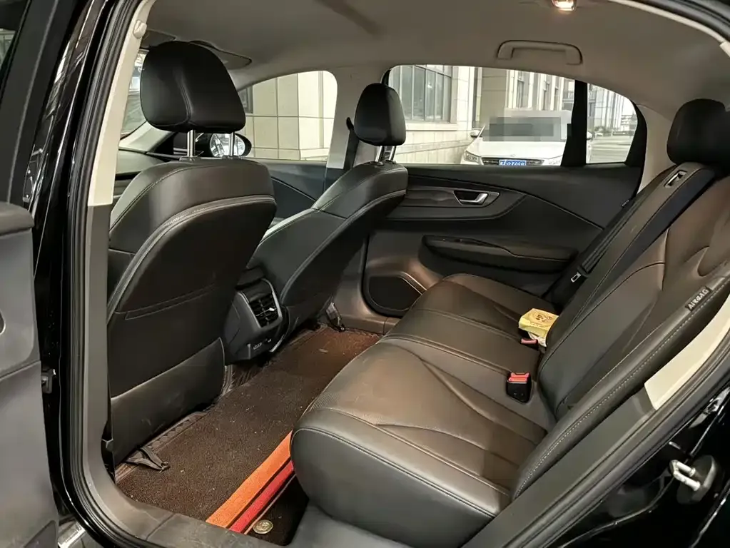 Hongqi E-QM5 — фото 3