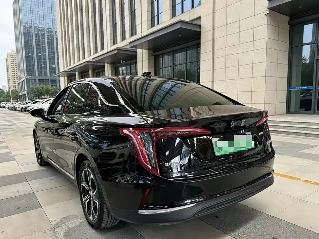 Hongqi E-QM5 — фото 9