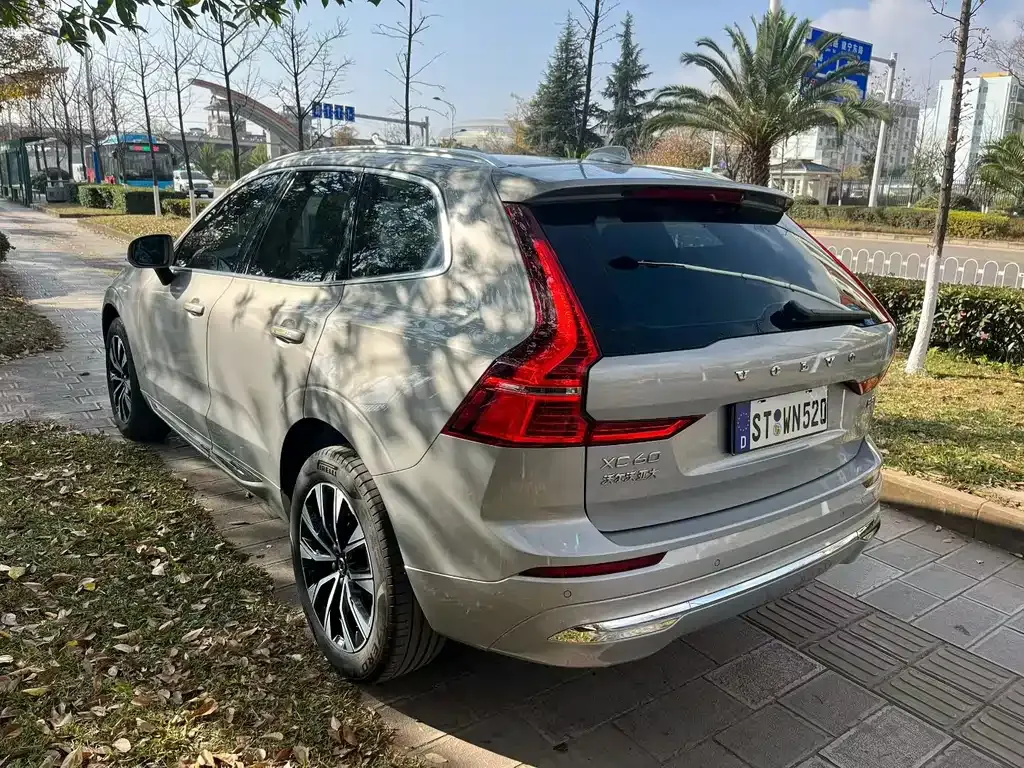 Volvo XC60 — фото 4