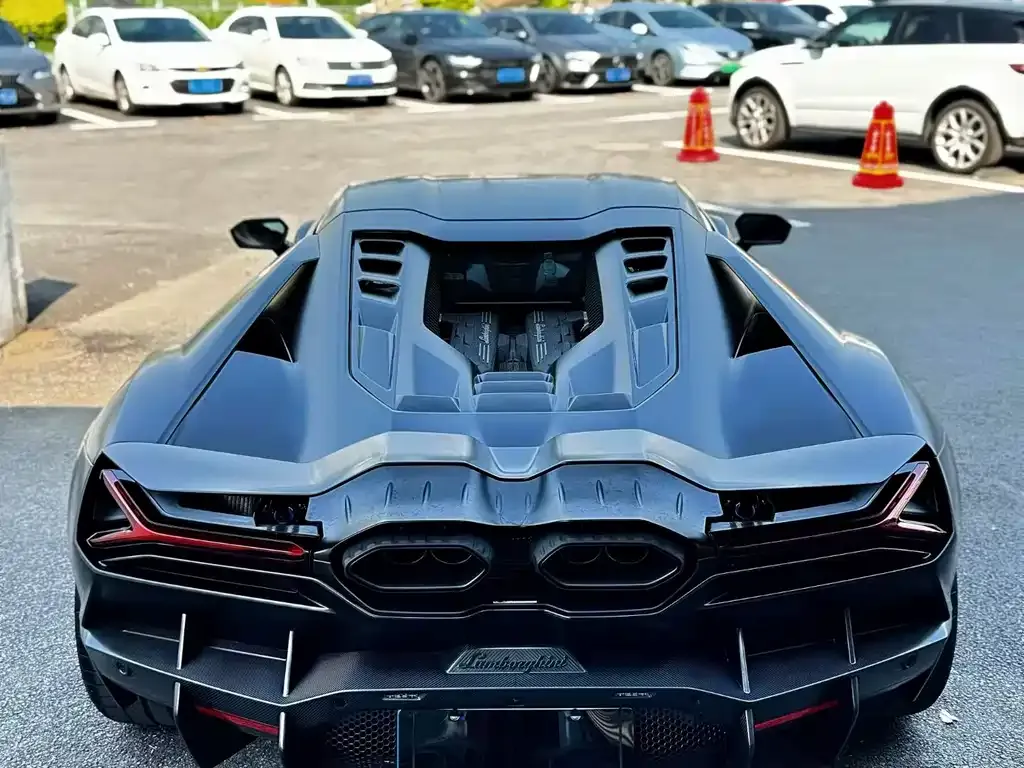 Lamborghini Revuelto — фото 5