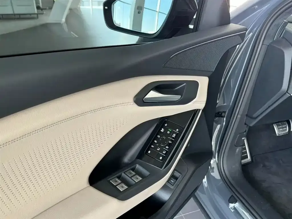 Audi Q6L e-tron — фото 9
