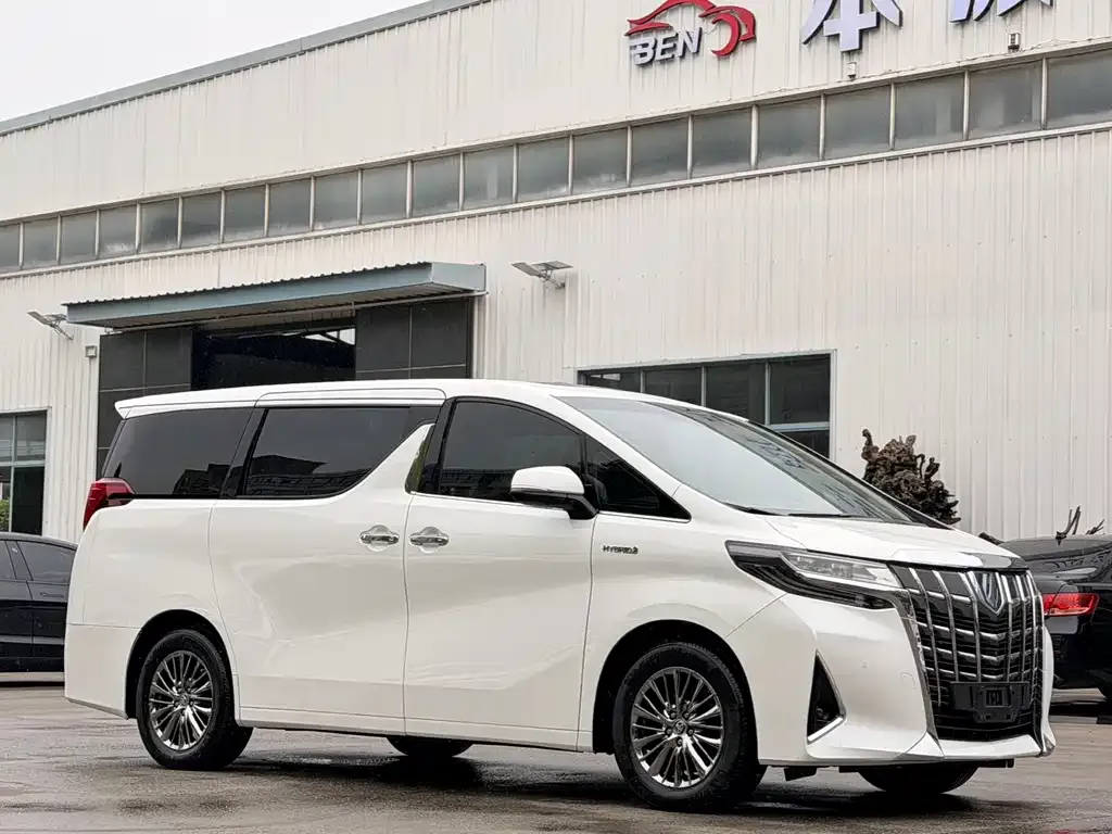 Toyota Alphard — фото 9