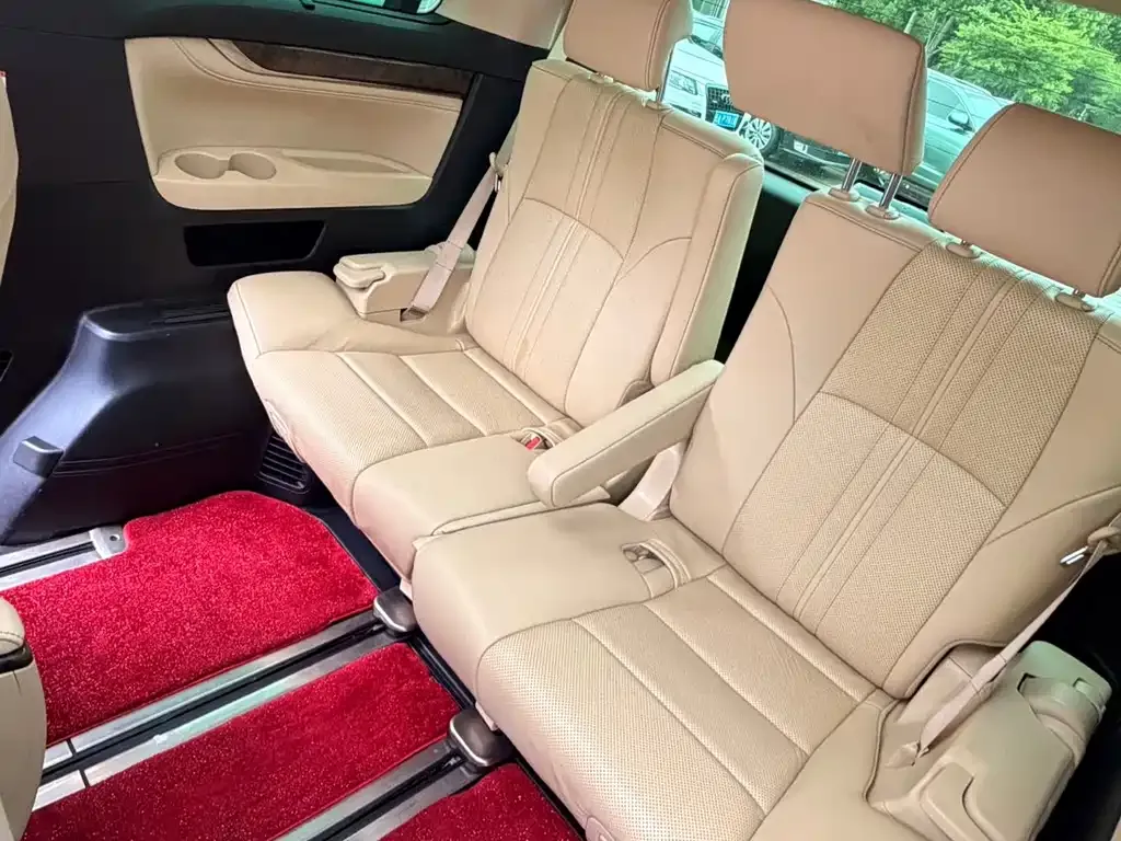 Toyota Alphard — фото 7