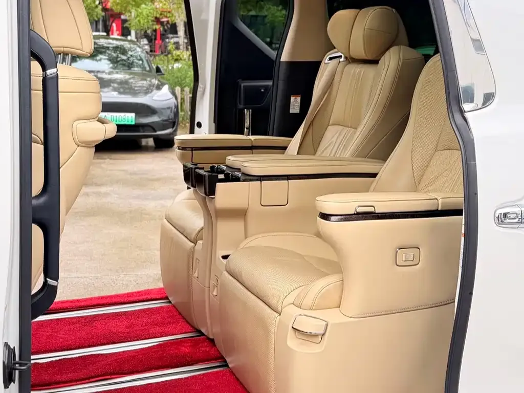 Toyota Alphard — фото 2