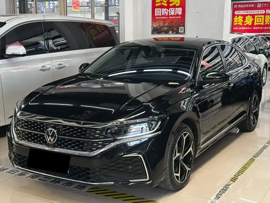 Volkswagen Passat — фото 1
