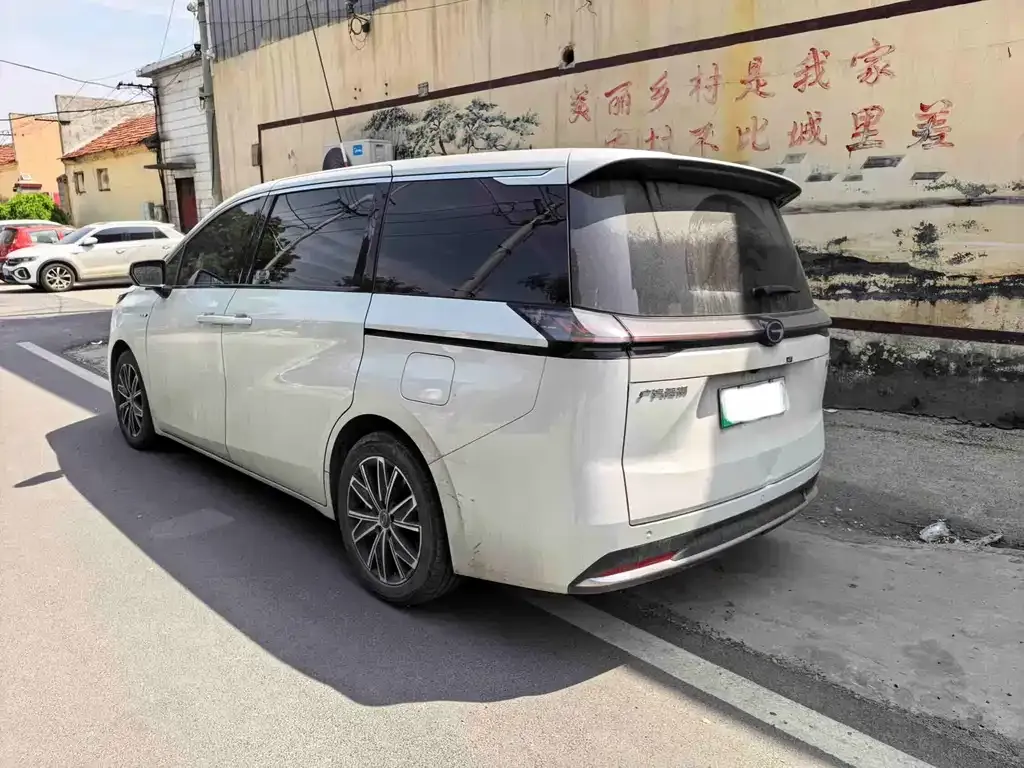 GAC Motor E8 Hybrid — фото 4