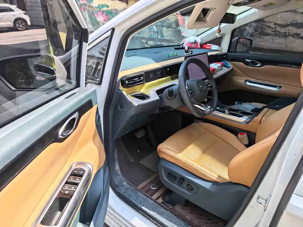 GAC Motor E8 Hybrid — фото 7
