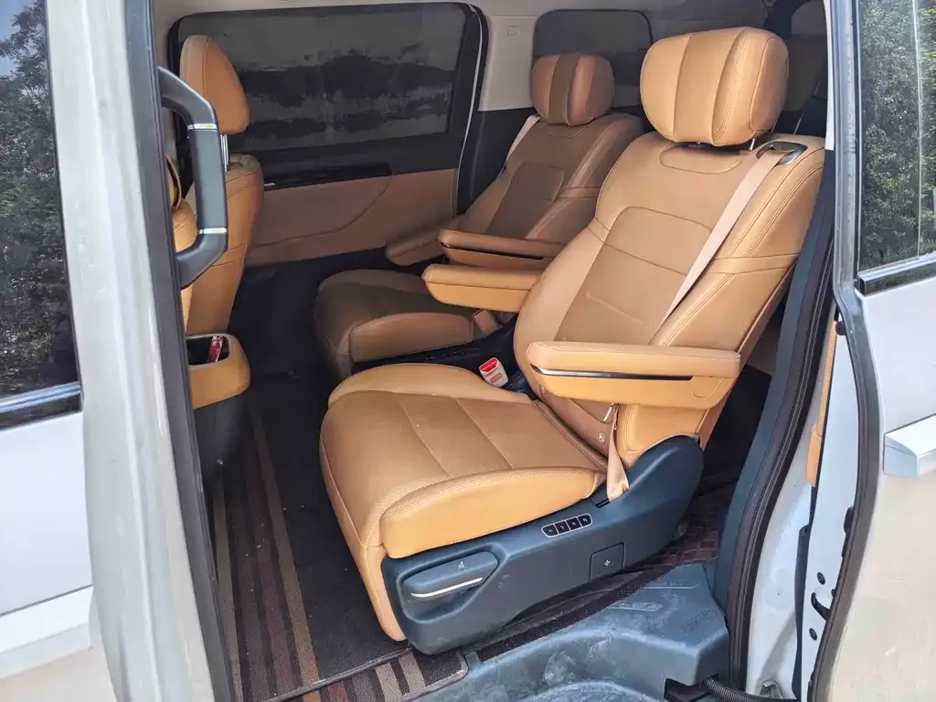 GAC Motor E8 Hybrid — фото 2