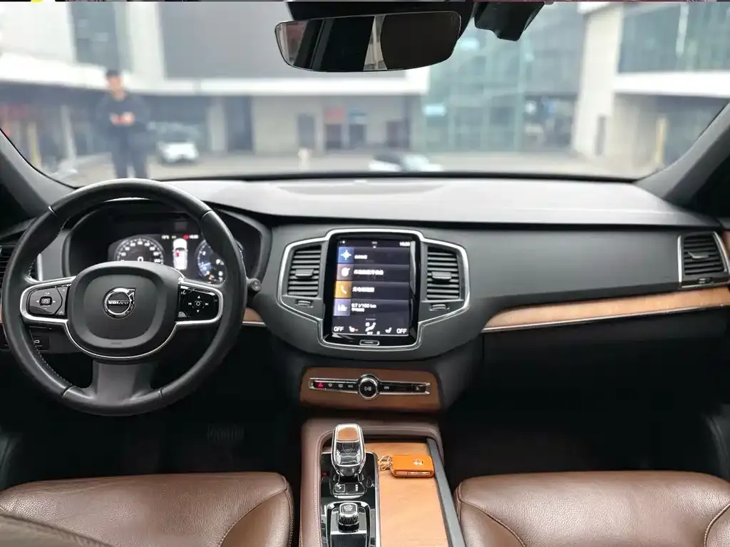 Volvo XC90 — фото 2