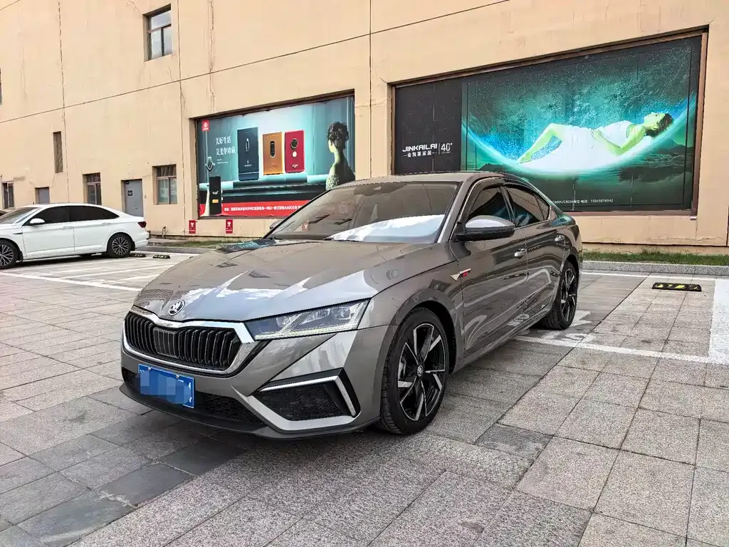 Skoda Octavia — фото 1