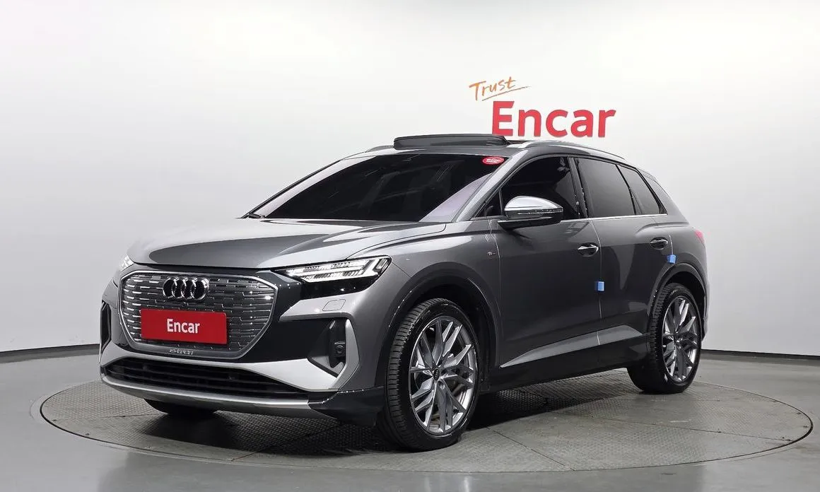 Audi Q4 e-tron — фото 1
