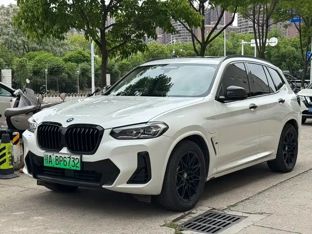 BMW iX3 — фото 1