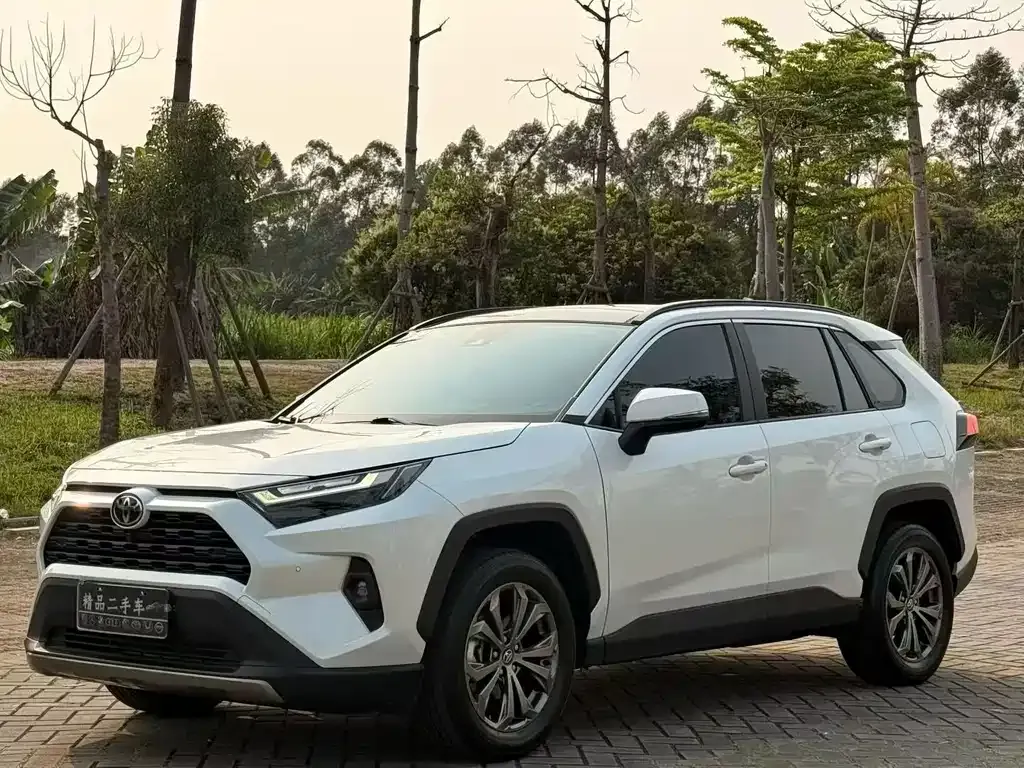 Toyota RAV4 — фото 1